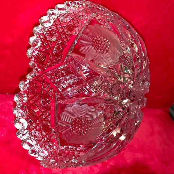 Poppy Flower Crystal Bowl Goes beyond the dining table standard. - Picture 16 of 16